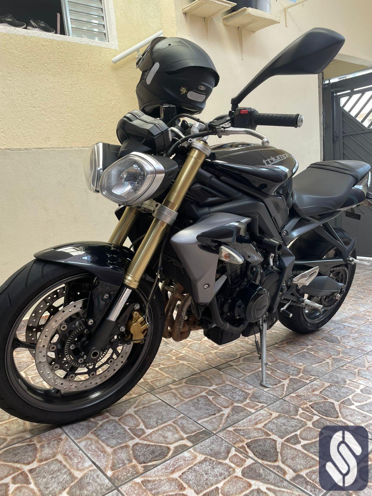 TRIUMPH STREET TRIPLE  CÓD. M0001